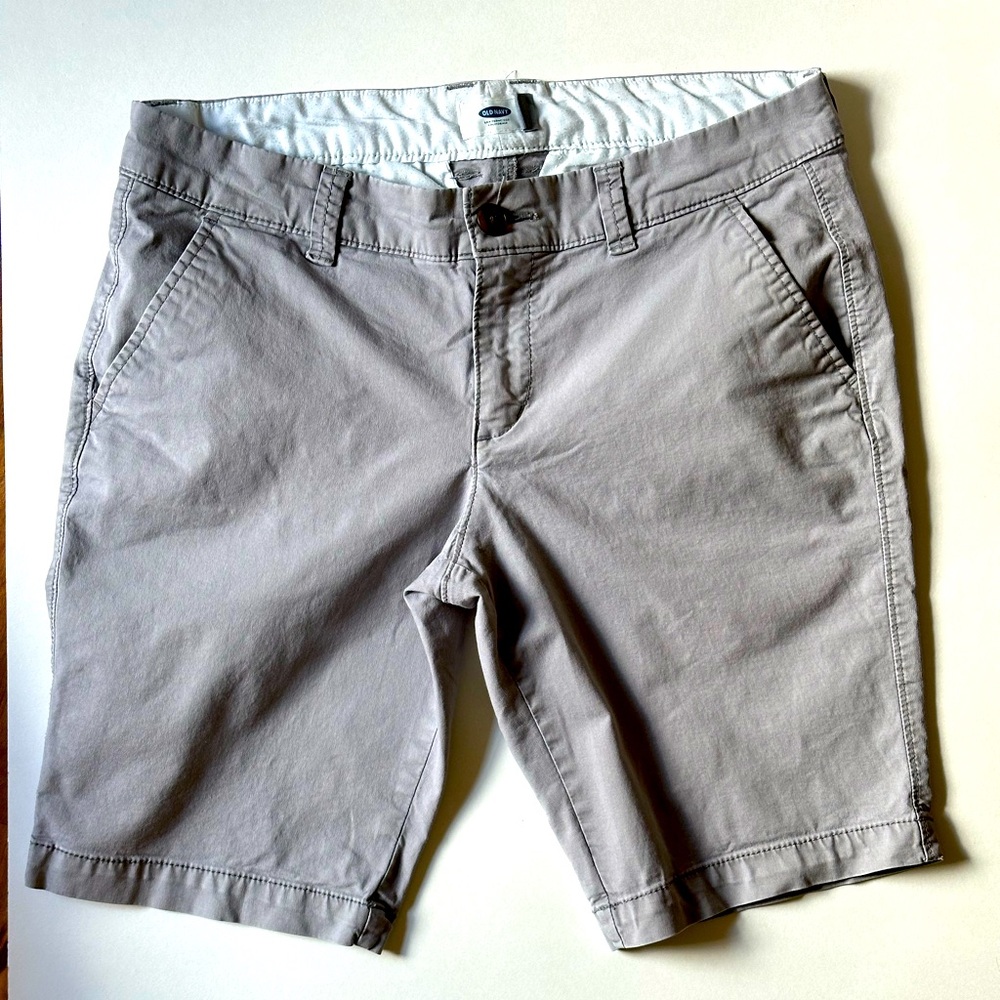 Old Navy Women’s Bermuda Shorts Size 4